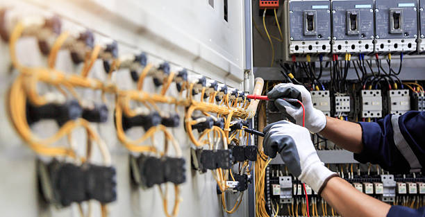 Professional Electrician technician working in Winthrop Harbor, IL